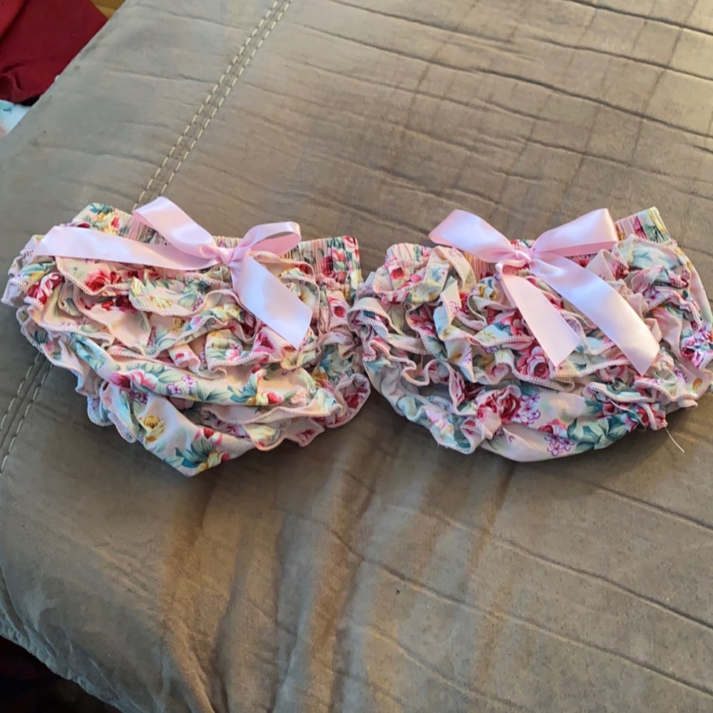 Twin ruffle bloomers